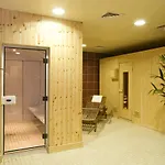 Ξενοδοχείο Bonnington & Leisure Centre 4*