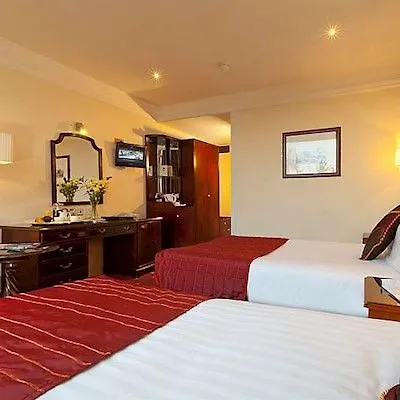 Bonnington & Leisure Centre Hotel 4*