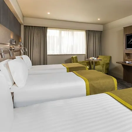 Bonnington & Leisure Centre 4*