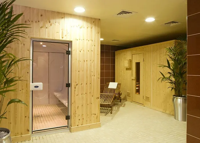 Hotel Bonnington & Leisure Centre 4*