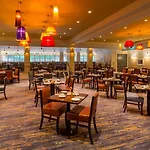 Hotel Bonnington & Leisure Centre 4*