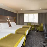 Bonnington & Leisure Centre Hotel