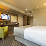 Bonnington & Leisure Centre Hotel 4*