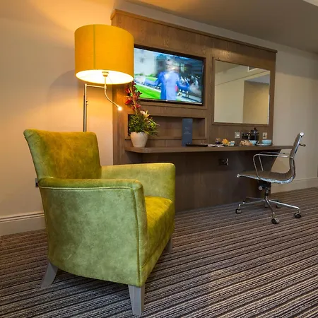 Bonnington & Leisure Centre Hotel