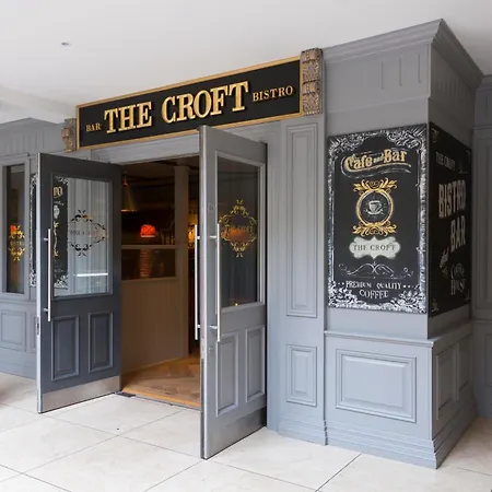 Bonnington & Leisure Centre מלון