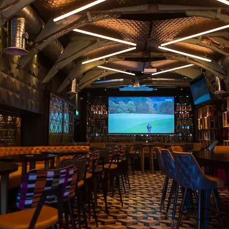 Bonnington & Leisure Centre 4*