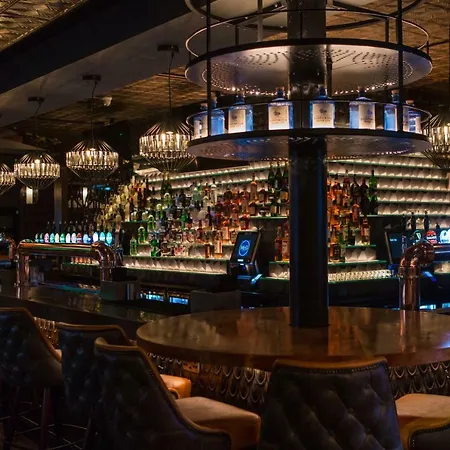 Bonnington & Leisure Centre Otel 4*