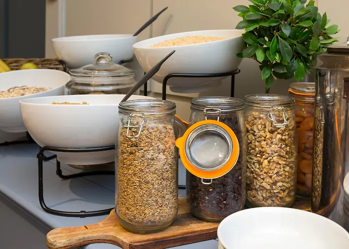 Bonnington & Leisure Centre מלון